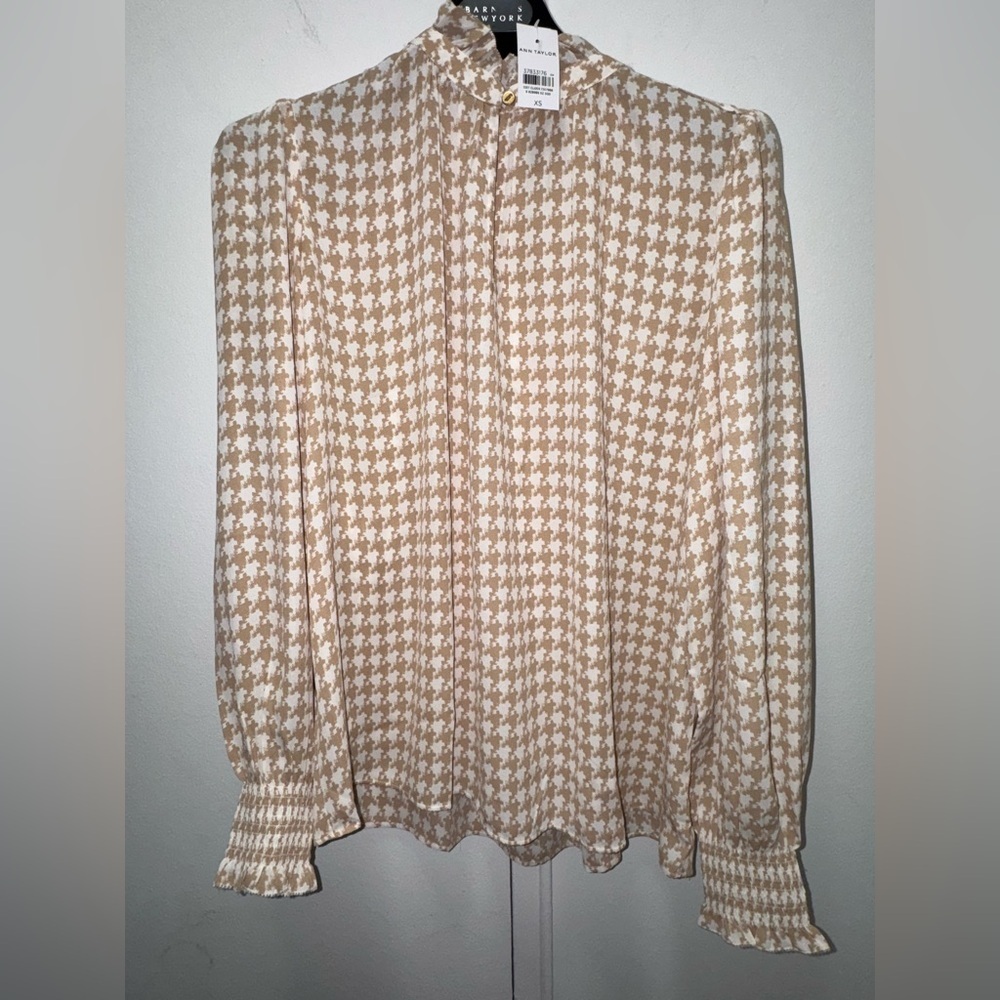 NWT Ann Taylor Brown & white Houndstooth Mock Neck button up blouse Size XS